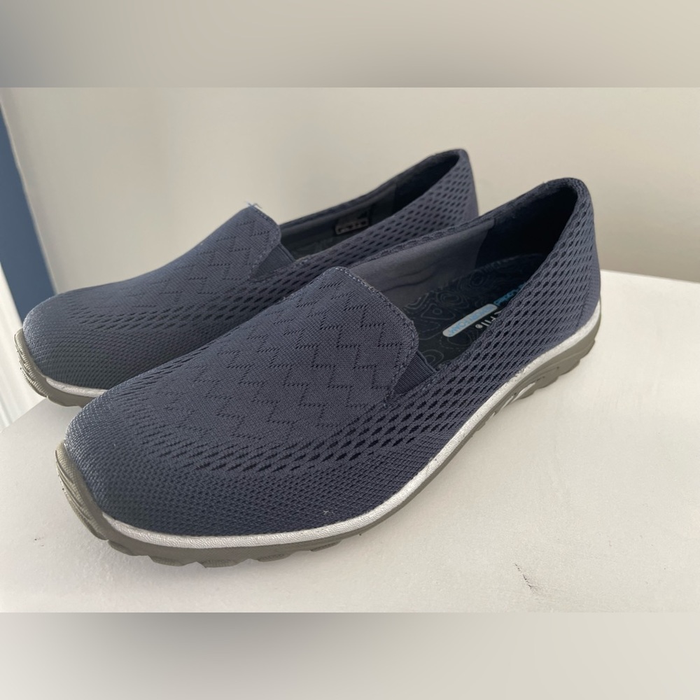 Women's Skechers Relaxed Fit Reggae Fest Shoes size 8.5